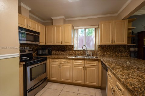 Townhouse in Miami, Florida 3 bedrooms, 146.41 sq.m. № 1925592 - photo 9