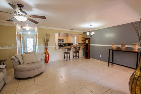 Townhouse in Miami, Florida 3 bedrooms, 146.41 sq.m. № 1925592 - photo 14