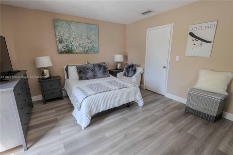 Townhouse in Miami, Florida 3 bedrooms, 146.41 sq.m. № 1925592 - photo 22