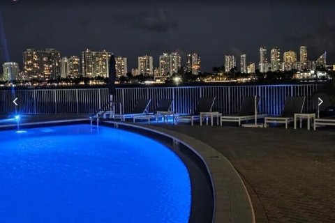Condo in North Miami Beach, Florida, 2 bedrooms № 2260230