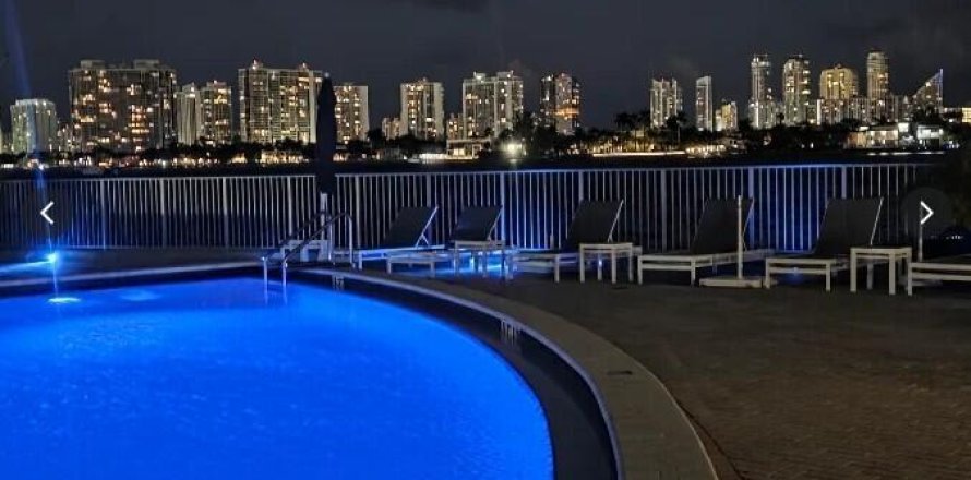 Condo in North Miami Beach, Florida, 2 bedrooms  № 2260230