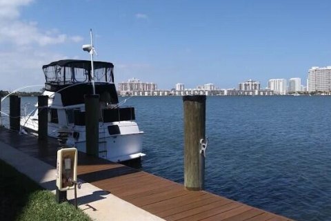 Condo in North Miami Beach, Florida, 2 bedrooms  № 2260230 - photo 3