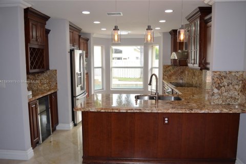 Villa ou maison à vendre à Pembroke Pines, Floride: 3 chambres, 205.5 m2 № 1963292 - photo 7