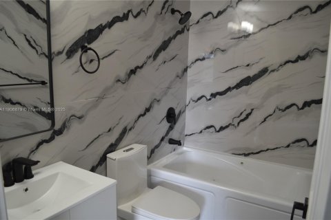 Villa ou maison à vendre à Pembroke Pines, Floride: 3 chambres, 205.5 m2 № 1963292 - photo 13