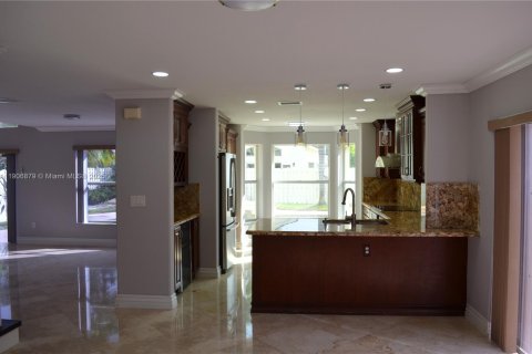 Villa ou maison à vendre à Pembroke Pines, Floride: 3 chambres, 205.5 m2 № 1963292 - photo 5
