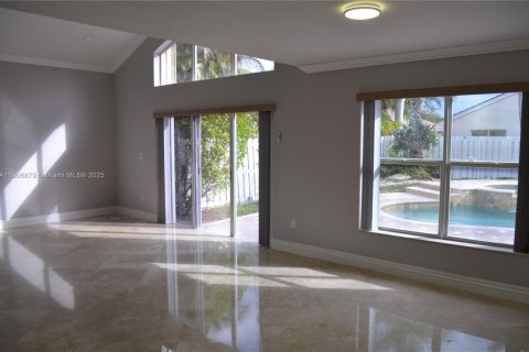 Villa ou maison à vendre à Pembroke Pines, Floride: 3 chambres, 205.5 m2 № 1963292 - photo 4
