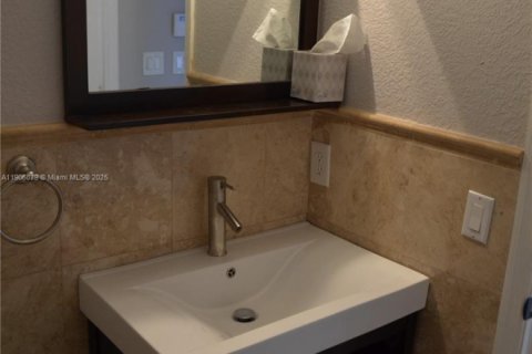 Villa ou maison à vendre à Pembroke Pines, Floride: 3 chambres, 205.5 m2 № 1963292 - photo 19