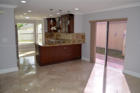 Villa ou maison à vendre à Pembroke Pines, Floride: 3 chambres, 205.5 m2 № 1963292 - photo 6