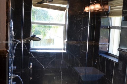 Villa ou maison à vendre à Pembroke Pines, Floride: 3 chambres, 205.5 m2 № 1963292 - photo 11