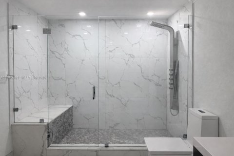 Casa en venta en Hialeah Gardens, Florida, 4 dormitorios, 115.2 m2 № 1997677 - foto 18