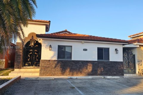 Casa en Hialeah Gardens, Florida 3 dormitorios, 115.2 m2 № 1997677