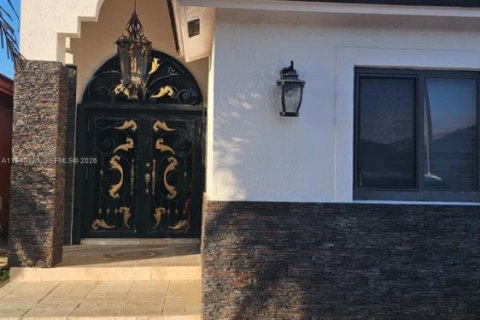 Casa en venta en Hialeah Gardens, Florida, 3 dormitorios, 115.2 m2 № 1997677 - foto 8