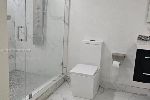 Casa en venta en Hialeah Gardens, Florida, 3 dormitorios, 115.2 m2 № 1997677 - foto 5