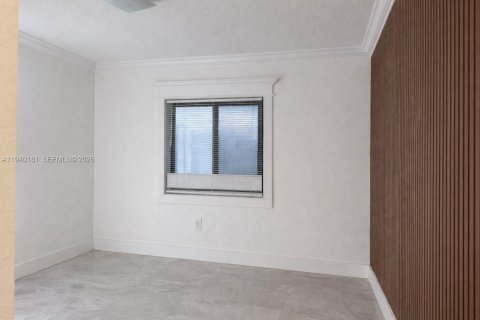 Casa en venta en Hialeah Gardens, Florida, 4 dormitorios, 115.2 m2 № 1997677 - foto 12