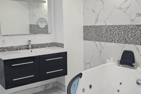 Casa en venta en Hialeah Gardens, Florida, 3 dormitorios, 115.2 m2 № 1997677 - foto 4