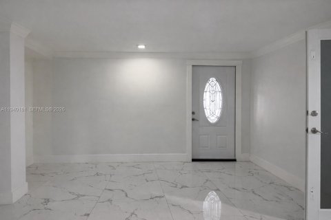 Casa en venta en Hialeah Gardens, Florida, 4 dormitorios, 115.2 m2 № 1997677 - foto 17