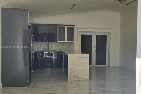 Casa en venta en Hialeah Gardens, Florida, 3 dormitorios, 115.2 m2 № 1997677 - foto 6