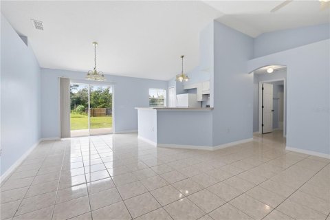 Villa ou maison à vendre à Deltona, Floride: 3 chambres, 112.5 m2 № 2415347 - photo 8