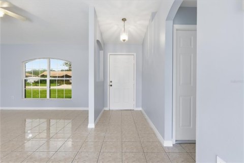 Villa ou maison à vendre à Deltona, Floride: 3 chambres, 112.5 m2 № 2415347 - photo 4