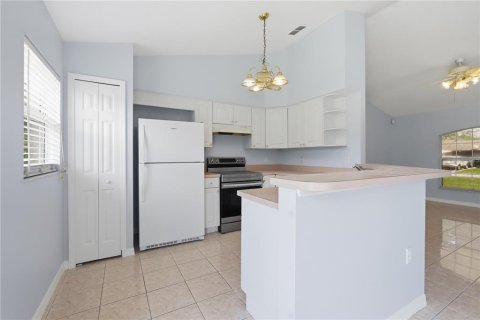 Villa ou maison à vendre à Deltona, Floride: 3 chambres, 112.5 m2 № 2415347 - photo 13