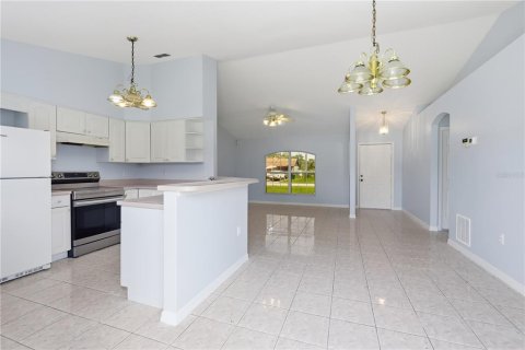 Villa ou maison à vendre à Deltona, Floride: 3 chambres, 112.5 m2 № 2415347 - photo 11