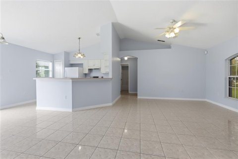 Villa ou maison à vendre à Deltona, Floride: 3 chambres, 112.5 m2 № 2415347 - photo 10