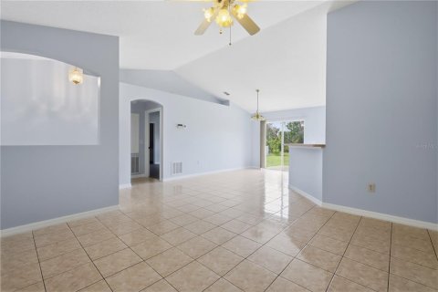 Villa ou maison à vendre à Deltona, Floride: 3 chambres, 112.5 m2 № 2415347 - photo 7