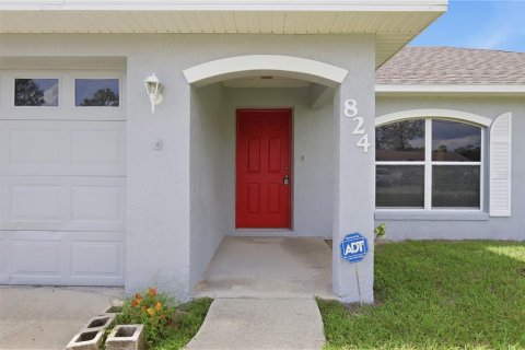 Villa ou maison à vendre à Deltona, Floride: 3 chambres, 112.5 m2 № 2415347 - photo 2