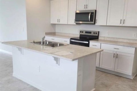 Снять в аренду виллу или дом в Хейнс-Сити, Флорида 1 комната, 215.53м2, № 2111528 - фото 8
