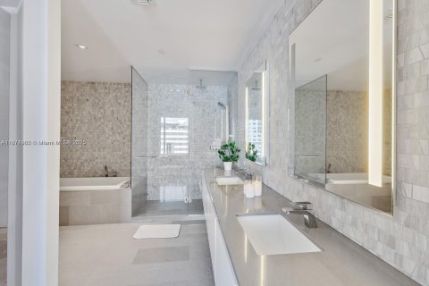 Снять в аренду кондоминиум в Майами, Флорида 2 спальни, 129.41м2, № 1926533 - фото 7
