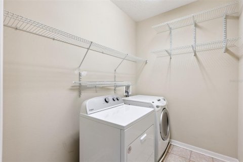 Townhouse in Windermere, Florida 3 bedrooms, 153.01 sq.m. № 2142779 - photo 25