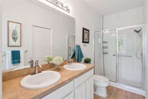 Townhouse in Windermere, Florida 3 bedrooms, 153.01 sq.m. № 2142779 - photo 13