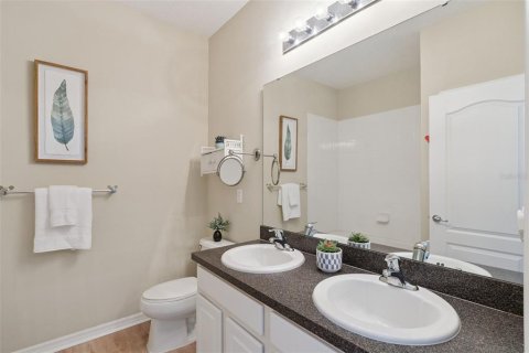 Townhouse in Windermere, Florida 3 bedrooms, 153.01 sq.m. № 2142779 - photo 23
