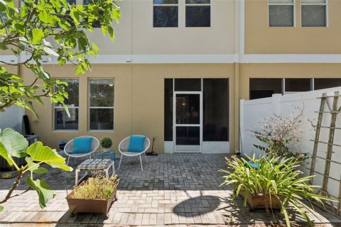 Townhouse in Windermere, Florida 3 bedrooms, 153.01 sq.m. № 2142779 - photo 28