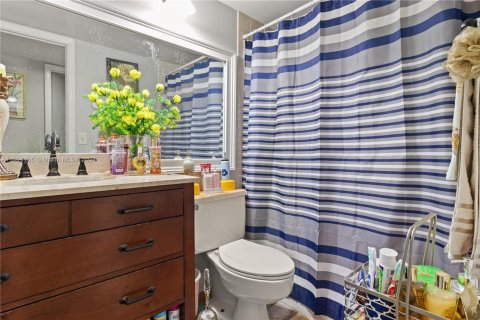 Condo in Pembroke Pines, Florida, 2 bedrooms № 1959885 - photo 15