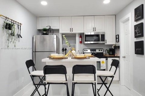 Propiedad comercial en venta en Hollywood, Florida, 193.79 m2 № 1920570 - foto 8