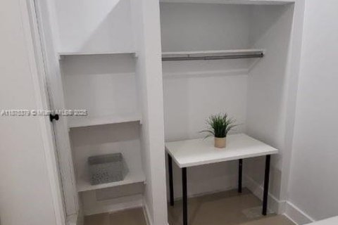 Propiedad comercial en venta en Hollywood, Florida, 193.79 m2 № 1920570 - foto 18