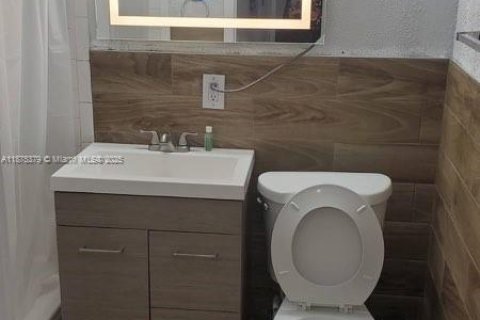 Propiedad comercial en venta en Hollywood, Florida, 193.79 m2 № 1920570 - foto 12