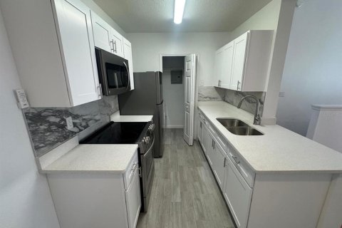Condominio en alquiler en Orlando, Florida, 2 dormitorios, 96.8 m2 № 2103587 - foto 11