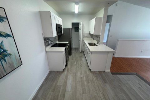 Condominio en alquiler en Orlando, Florida, 2 dormitorios, 96.8 m2 № 2103587 - foto 10