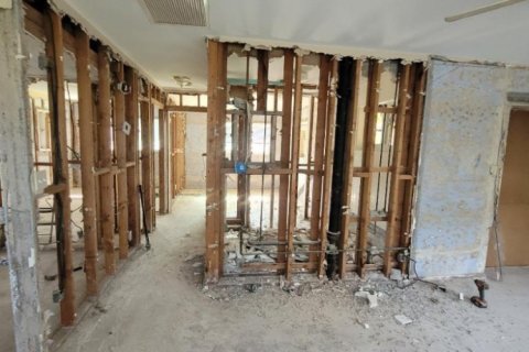 House in Fort Myers, Florida 4 bedrooms, 111.48 sq.m. № 1120248 - photo 1