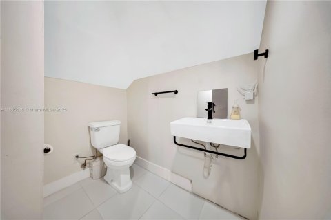Propiedad comercial en venta en Miami Beach, Florida, 247.86 m2 № 1742205 - foto 20
