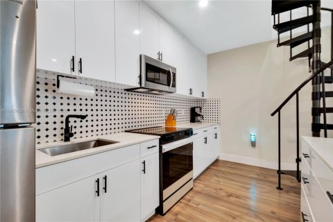 Propiedad comercial en venta en Miami Beach, Florida, 247.86 m2 № 1742205 - foto 13
