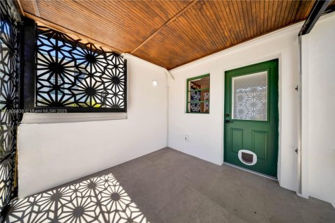 Propiedad comercial en venta en Miami Beach, Florida, 247.86 m2 № 1742205 - foto 28