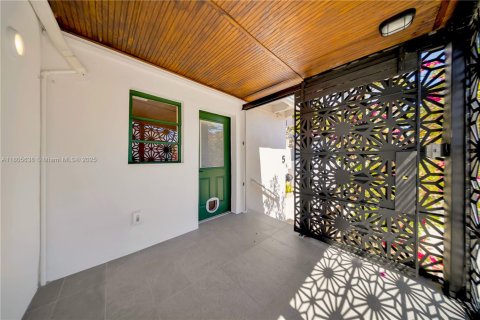 Propiedad comercial en venta en Miami Beach, Florida, 247.86 m2 № 1742205 - foto 27