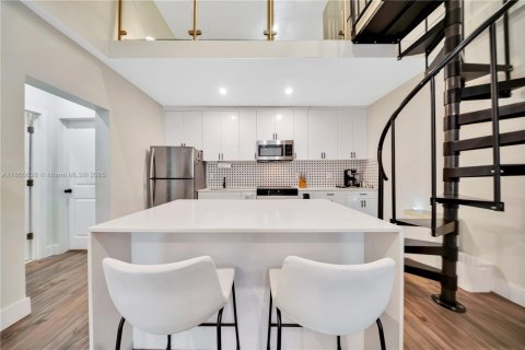 Propiedad comercial en venta en Miami Beach, Florida, 247.86 m2 № 1742205 - foto 11