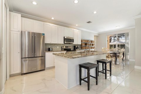 House in Wellington, Florida 5 bedrooms, 320.61 sq.m. № 2429721 - photo 17