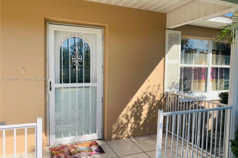 Casa en venta en Lake Placid, Florida, 4 dormitorios, 162.11 m2 № 2169485 - foto 4