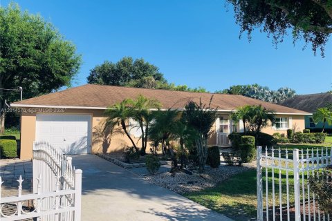Casa en Lake Placid, Florida 4 dormitorios, 162.11 m2 № 2169485