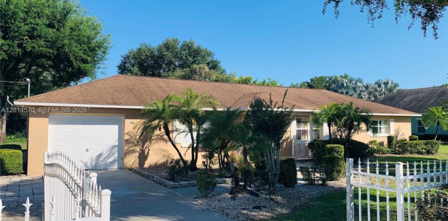 Casa en Lake Placid, Florida 4 dormitorios, 162.11 m2 № 2169485